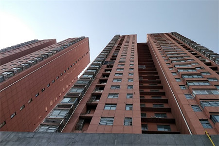 盘龙福邸126平，精装未住，带车位，附房，3室135万